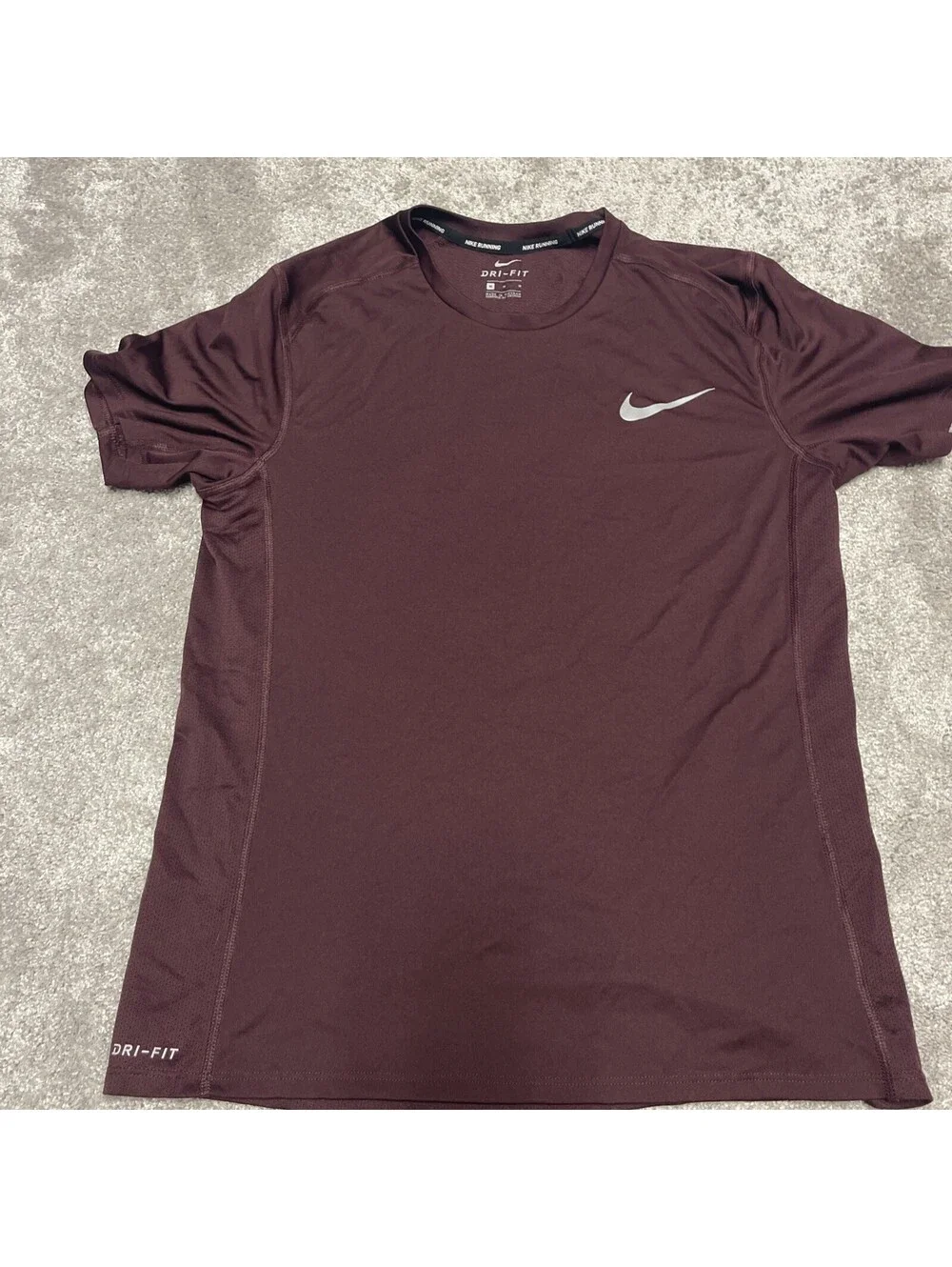 nike running shirt medium